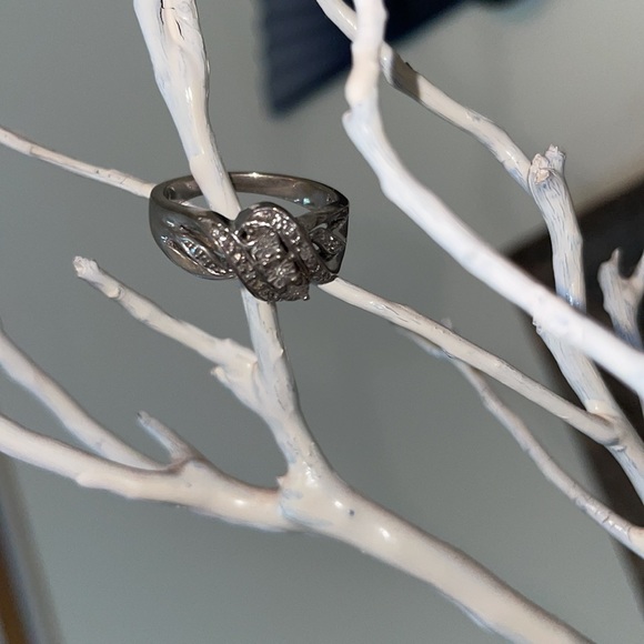 Sterling silver ring with small lab diamond accents - Picture 3 of 4